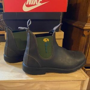 Size 13 mens blundstones boots